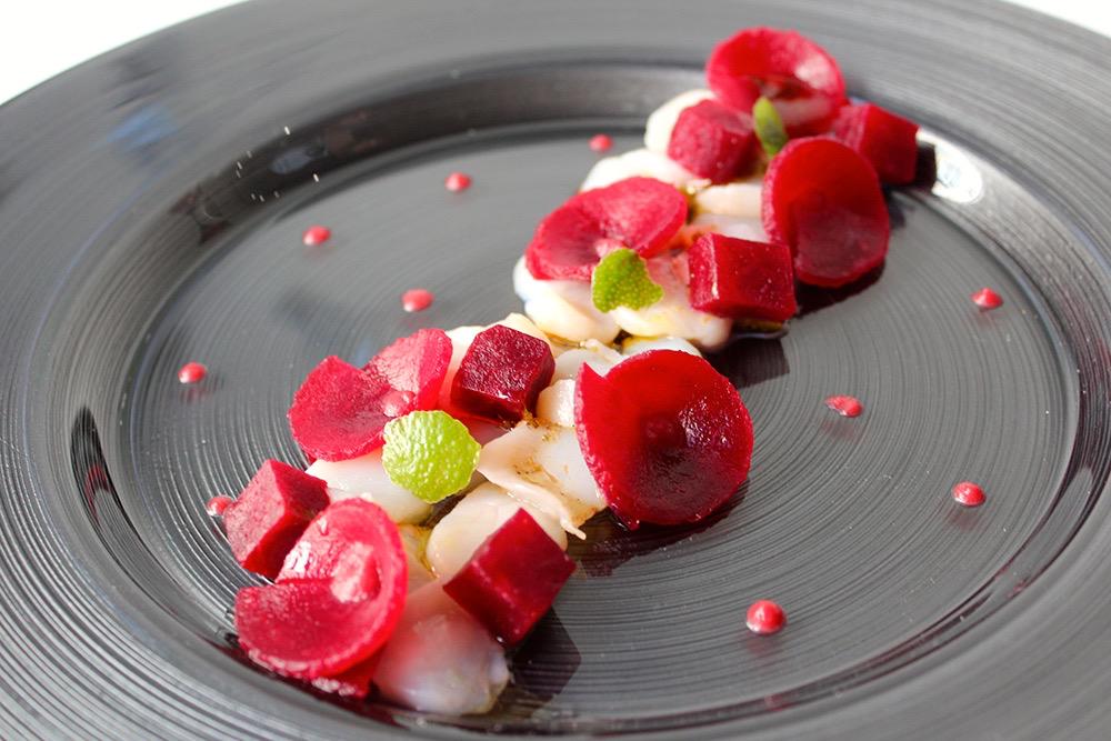 CoffretGourmet's tweet photo. Merci à @FloChatelard  pour ces gourmandes créations  ! #TopChef @TopChefA3 #lyon #CHEF  Capraccio Saint jacques .. http://t.co/M2SropDTGG