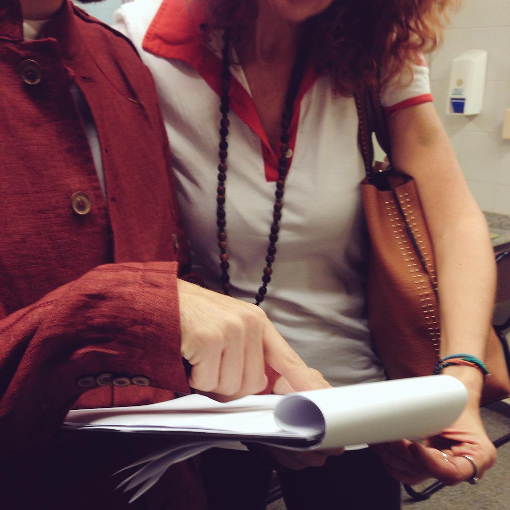 sritahereje's tweet photo. Repasando guión. #Juevex a punto de empezar @TEDxReporter @TEDxCordoba http://t.co/KfWFZdDQBl