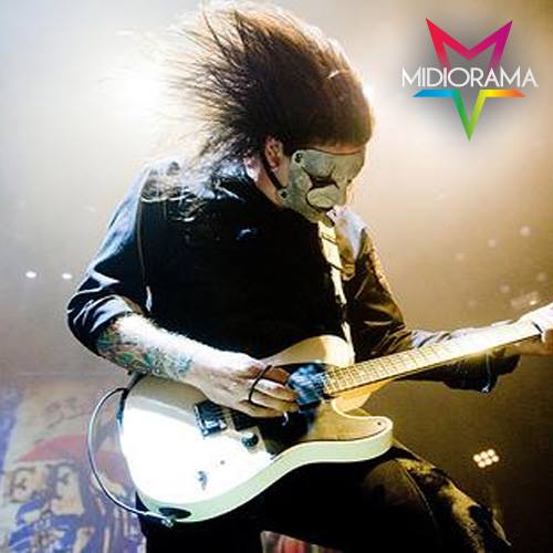 midiorama's tweet photo. o guitarrista #JimRoot revelou que o #Slipknot jamais subirá ao palco sem as suas famosas máscaras. http://t.co/JGrd4oU5YF