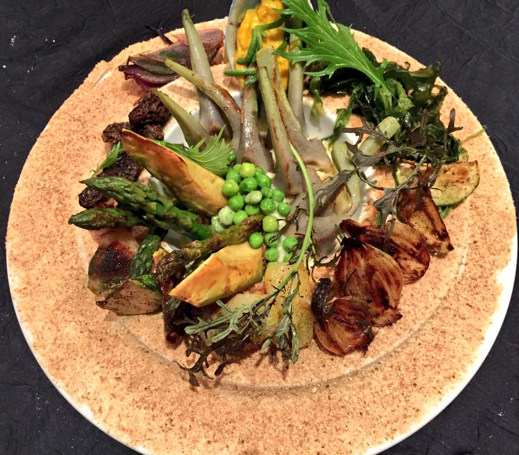 claireverneil's tweet photo. Laitue de mer de Roscoff, salty finger, morille, asperge, oignon rouge, avocat, courgette artichaut, mizuna #foodporn http://t.co/HHIxAPv5za