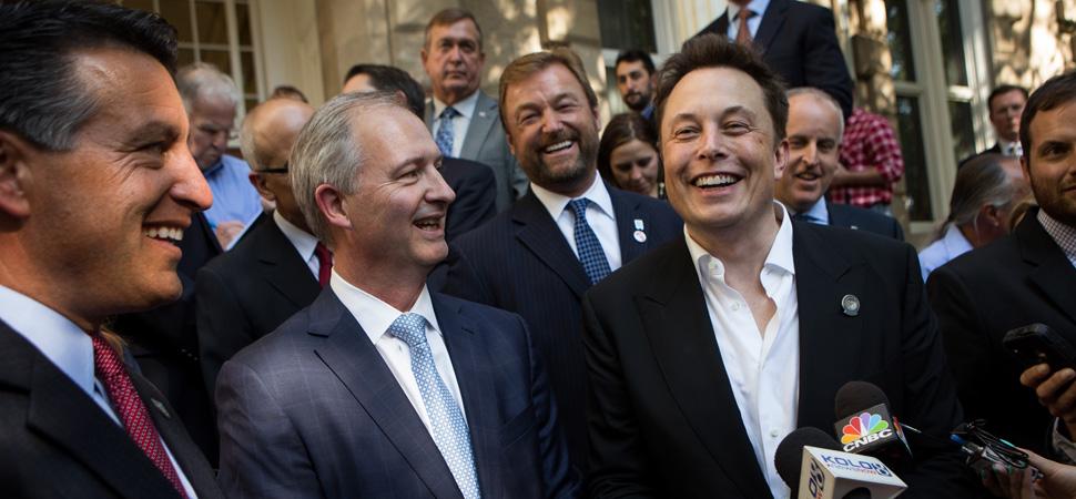 Inc's tweet photo. Why Elon Musk's Tesla announcement comes straight from the Steve Jobs playbook @grahamwinfrey http://t.co/otvhkMiH9o http://t.co/PQcS9lmB24