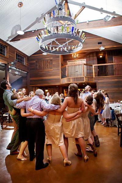 WeddingWire's tweet photo. 14 things EVERY wedding guest should know: http://t.co/AYKsPczNNm {@amandadykan} http://t.co/1pz96e2E1v