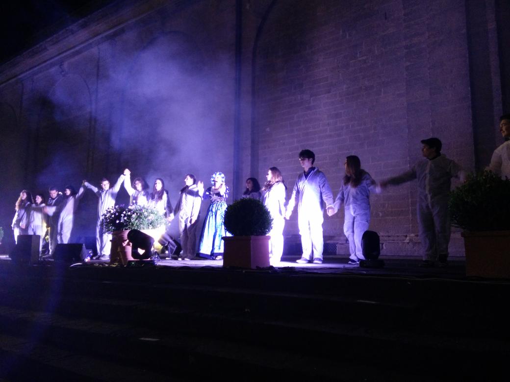 I ragazzi del Galileo a fine performance! Complimenti! #NotteBiancaFirenze <a href="/NotteBiancaFi/">Notte Bianca Firenze</a>