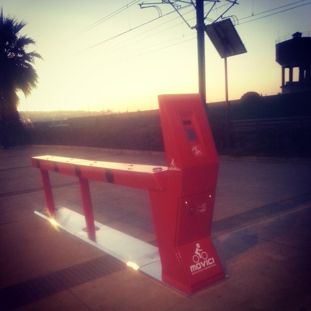 MoviciBC's tweet photo. Nueva estación solar @MoviciBC  para #Valparaiso 

#EstacionFrancia
@OxfordBikes 
@lupruzzo 
@JorgeCastroValp http://t.co/kkZz6399n9