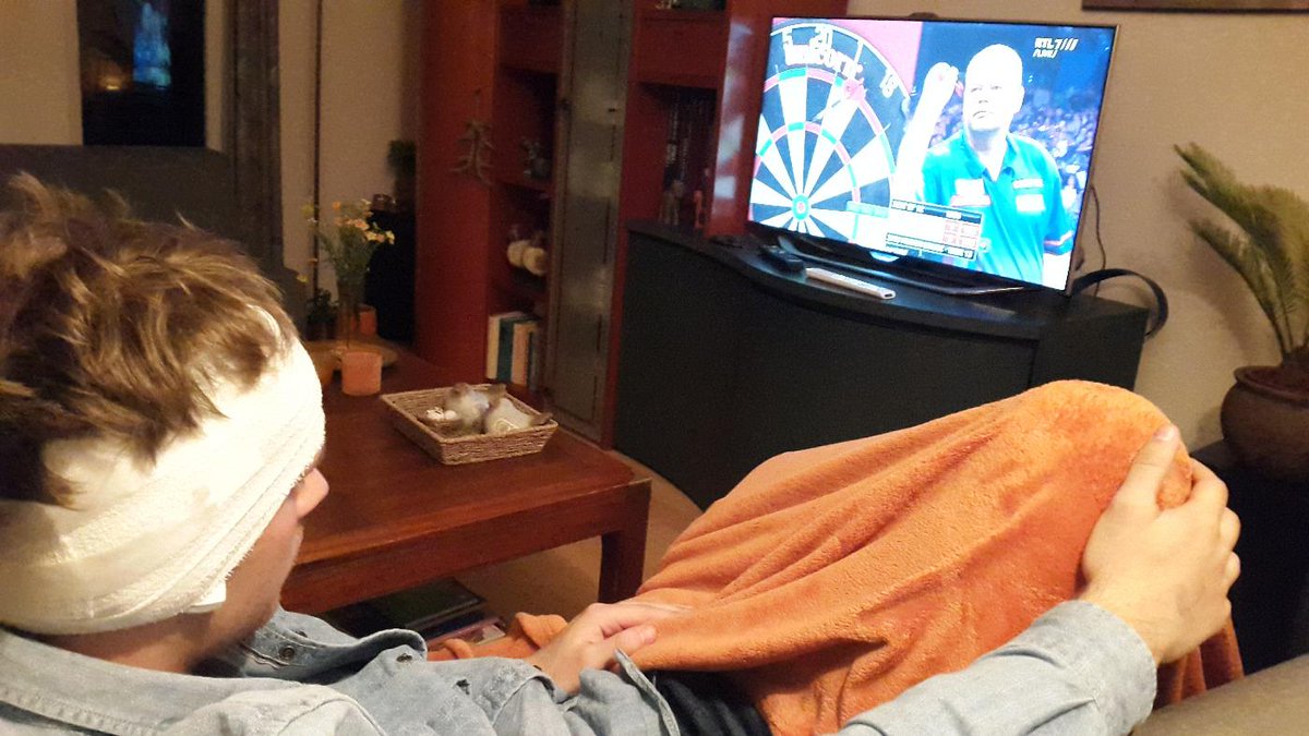 esthherx's tweet photo. @rtl7darts Vriend net operatie achter de rug. Hij zou graag dit shirt willen,kan makkelijk over zijn hoofd #rtl7darts http://t.co/eTwDJcw07L