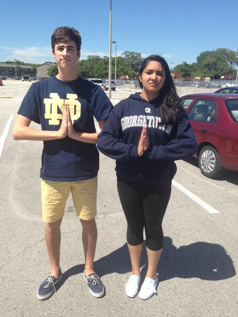sheelaranga's tweet photo. Our schools love Jesus therefore we love Jesus #notredame19 #georgetown19 #collegeday @jjomalley_ http://t.co/uTQLIAVmEh