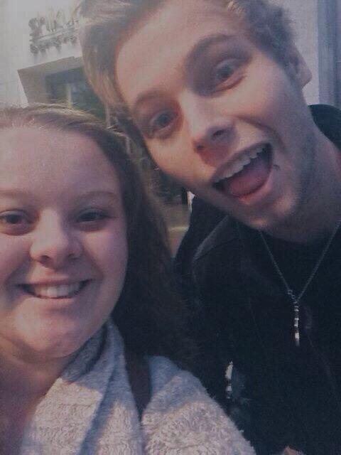 L0VE0NT0UR's tweet photo. oH MY GOD LUKE!!👶🏼👦🏼👱🏼 http://t.co/ipBpS78QvL
