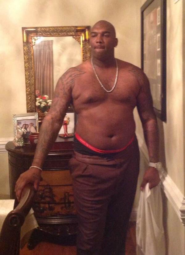 DougM56's tweet photo. : “Imma bout to rip off the Raiders…lolololol” #NFLDraft2007 http://t.co/eJUtA4aVUc”@Irishr39 @JudyM1327 @jordanmomo7 I have a NFL QB body..