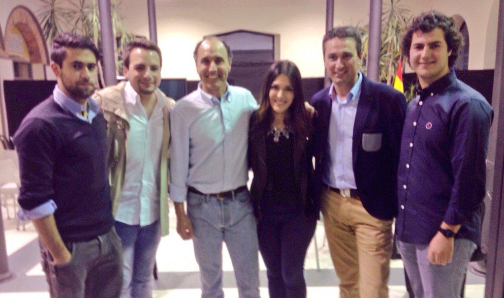 NNGGCastro's tweet photo. Un presidente que trabaja por y para los jóvenes. #TrabajarHacerCrecer es posible con @nachodiego y el @ppcantabria http://t.co/E2UefG0dck