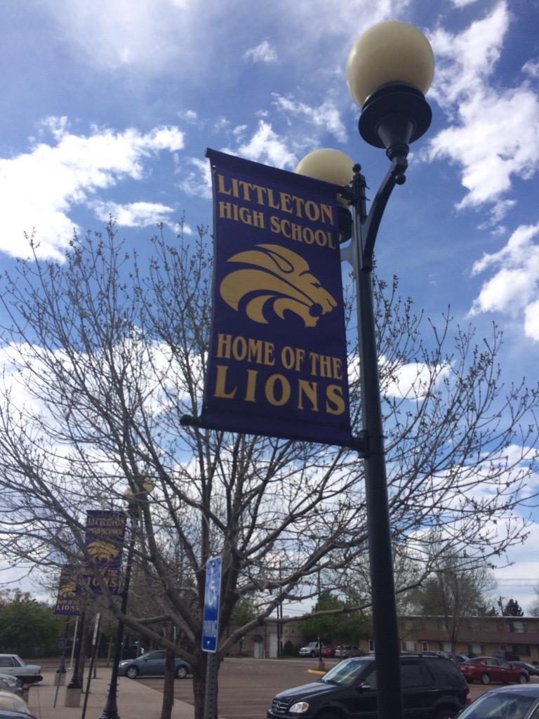 CoachPFieldTurf's tweet photo. Good to see Coach Krantz at Littleton High School. @BHSUFootball #lions #2016prospects http://t.co/pBhuhtLn4b