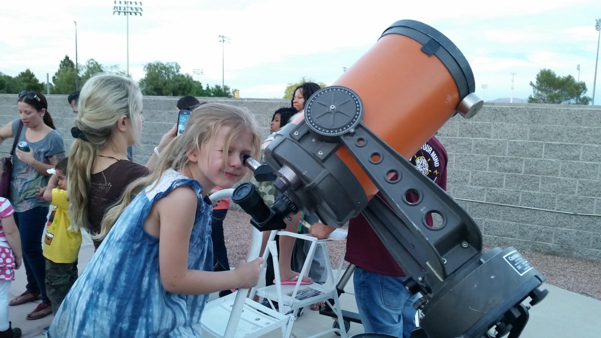 LVSciFest's tweet photo. Last night, kids had a blast visiting a planetarium, checking out the moon, and meeting meteorite experts! #lvscifest http://t.co/bVgWxLGWM6