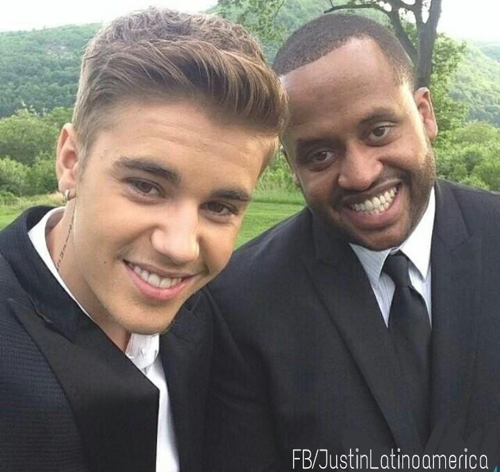 karolpe_a11's tweet photo. Happy birthday Kenny. Blessings!🎉🎉🎉 @KennyHamilton http://t.co/nuiXDhNvu0