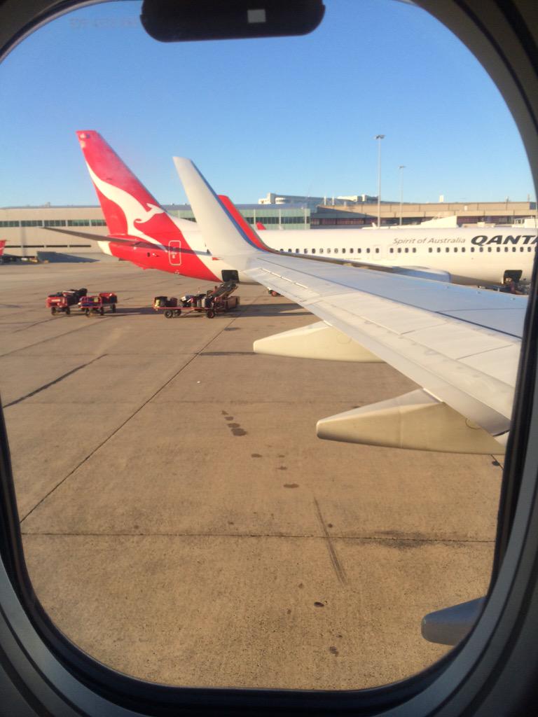 AshtonCoen's tweet photo. One the plane going to wormer wether ✌🏽️ http://t.co/z811iKoHdc