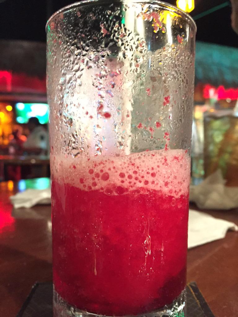 beiBaf's tweet photo. El vaso medio lleno o medio vacío, pero con la mayor de las sonrisas. #life #paraiso #daikiri http://t.co/Z2DC8Cd1rA