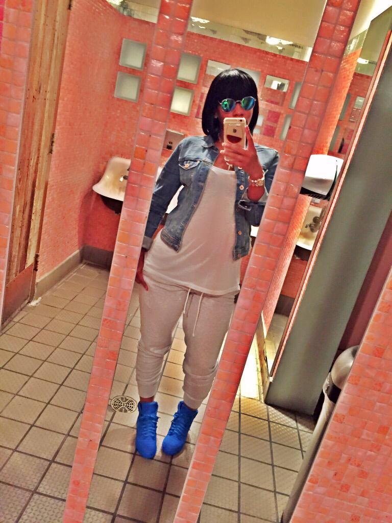 Barbie_Bates_'s tweet photo. I make this pregnancy shit look easy... 😏😏😏😏 #2WeeksAwayFrmBeing9Mnths 😁 http://t.co/YlJy9cEN6F