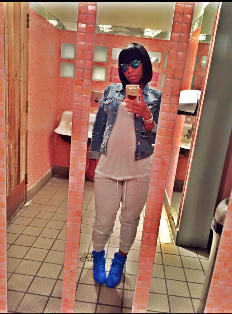 Barbie_Bates_'s tweet photo. I make this pregnancy shit look easy... 😏😏😏😏 #2WeeksAwayFrmBeing9Mnths 😁 http://t.co/YlJy9cEN6F