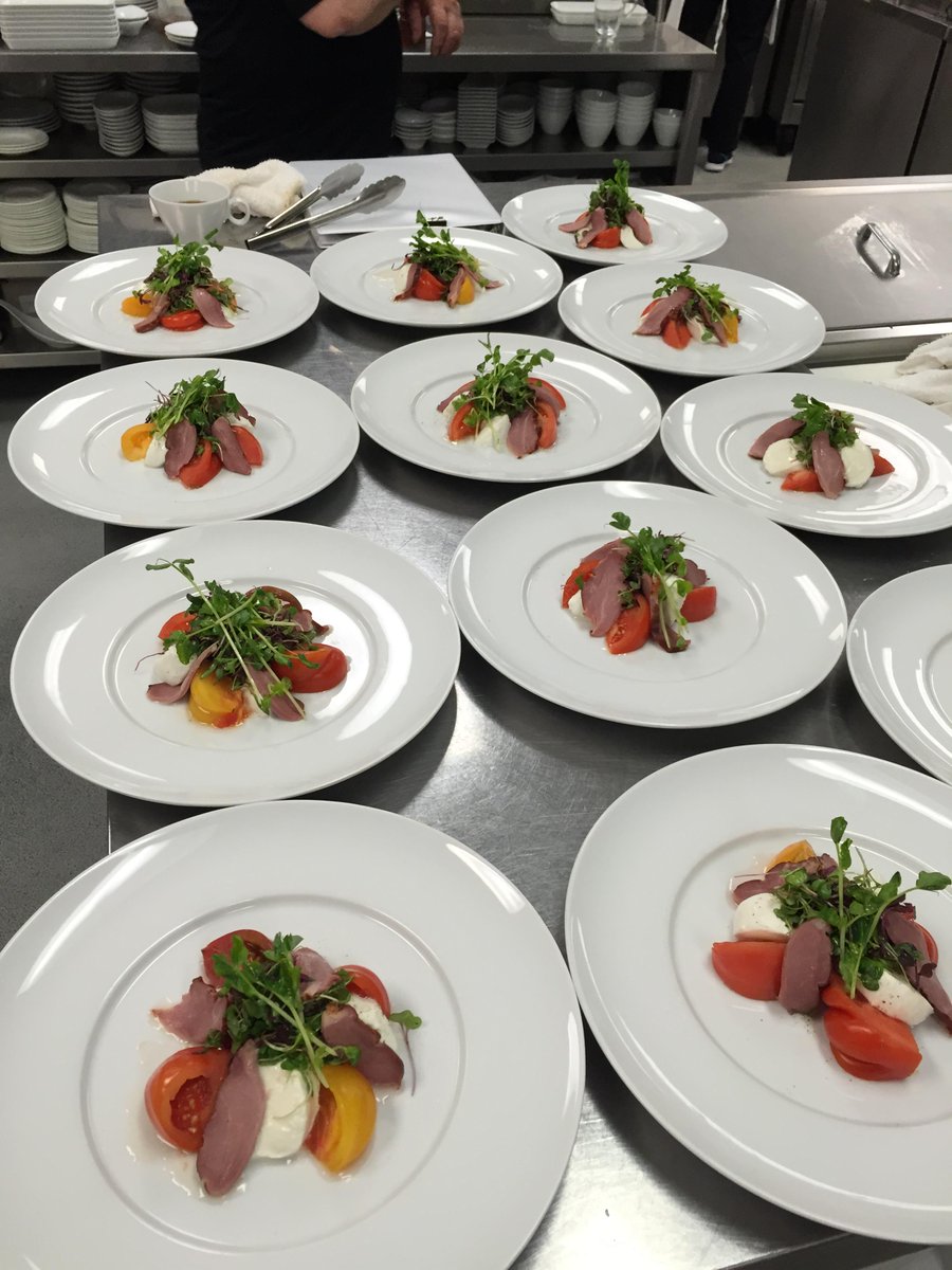 sinbintweeter's tweet photo. Would you eat these? Guests at Englefield Lodge will #englefieldbay http://t.co/TEeuH1pB9b