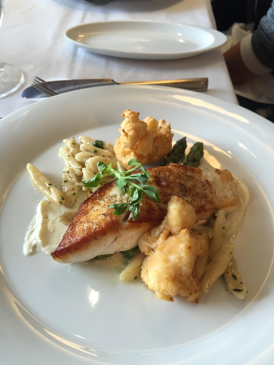 sinbintweeter's tweet photo. Would you eat these? Guests at Englefield Lodge will #englefieldbay http://t.co/TEeuH1pB9b