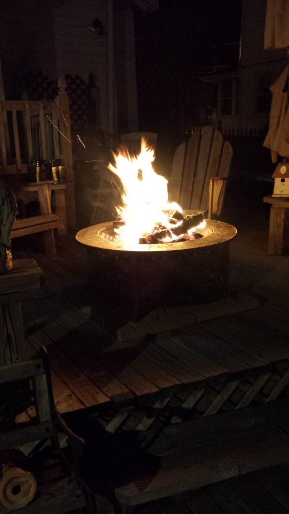 jimfhd's tweet photo. Just hanging with my puppies by my HD fire pit.
It doesn't get much more relaxing than this. Life is good in America http://t.co/tqr632HHk0