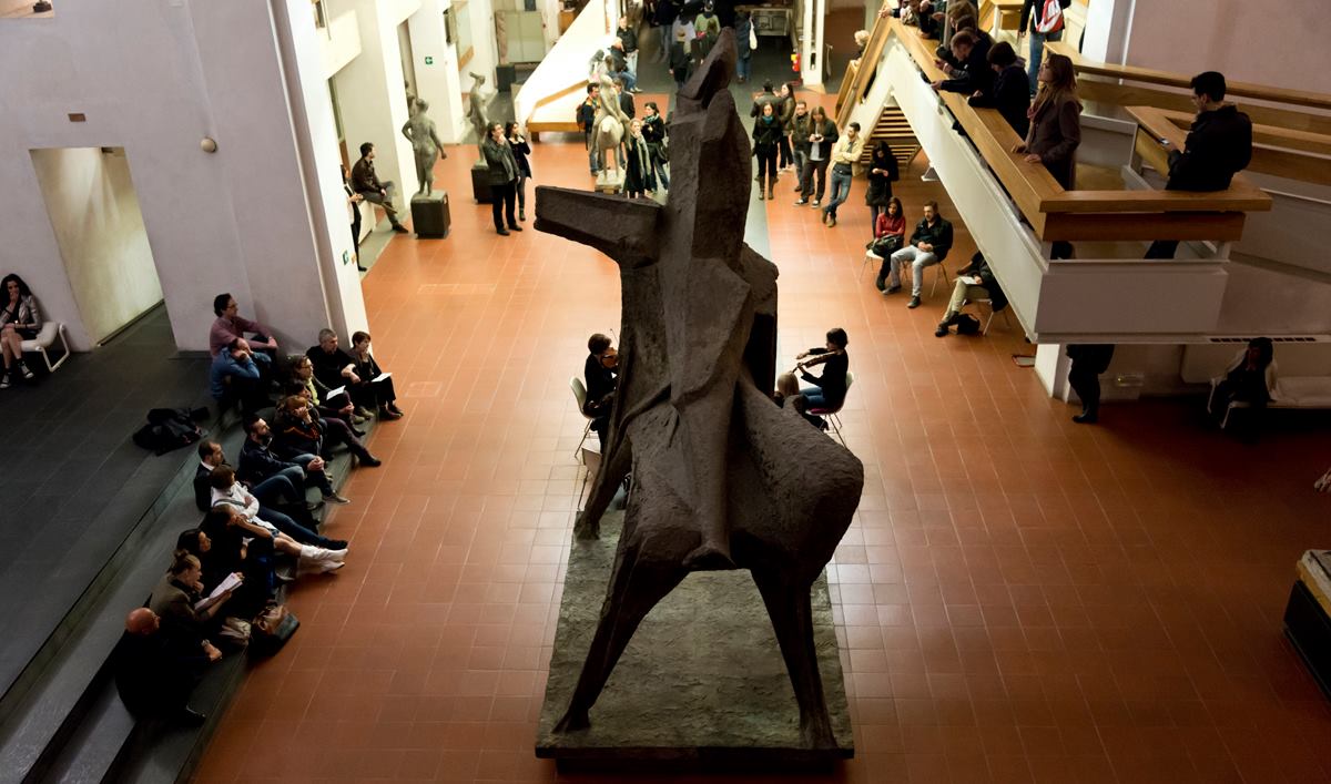 NotteBiancaFi's tweet photo. Ultimi 4 grandi scatti di Stéphane Giraudeau: Piazza del Carmine, Marino Marini @MuseoNovecento. #NotteBiancaFirenze http://t.co/H33APsPIUU