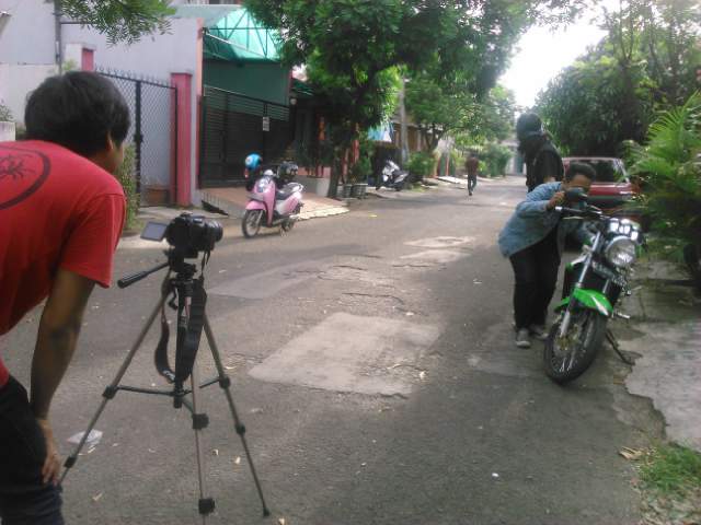 iskandarzufar's tweet photo. Shooting preman bekamin @ole_beatles @jefrihusaeni @princesstinut @sekariys http://t.co/wVf3YbQNWD