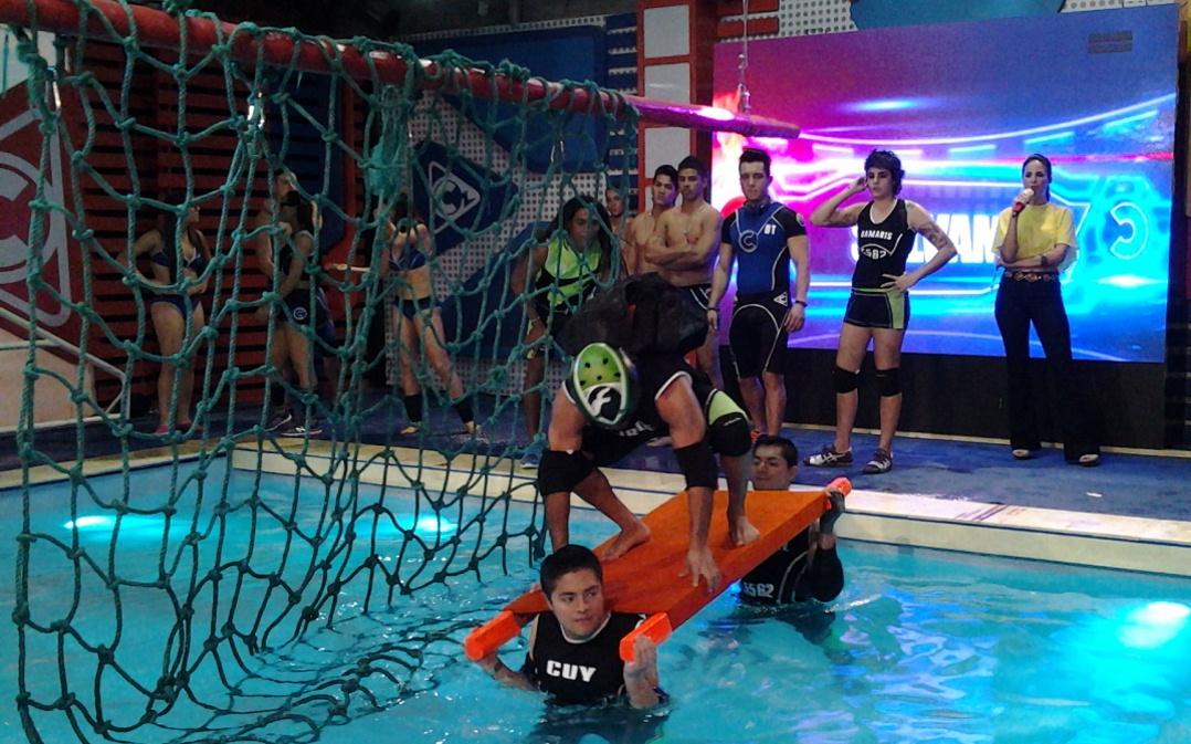 RTS_CombateEc's tweet photo. ¡Los F buscan superar a los azules en "Sálvame"! ¿Lo lograrán? #CombateAmorEnElCerro http://t.co/Gw9nBBjGp2