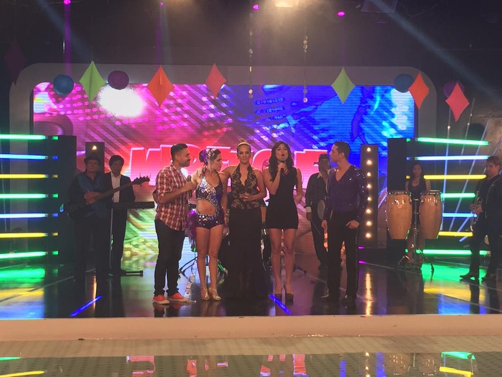 decasaencasatc's tweet photo. ¿La apoyas a @karinLaGorda en @SoyElMejorVIPTC? ¡Tu familia está contigo! Sintoniza @tctelevision! #FelizConLosVIP http://t.co/LWd6f7wQv6