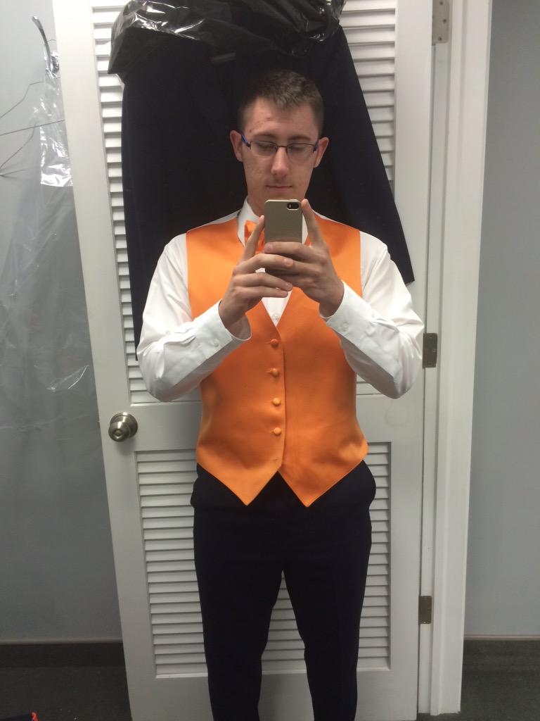 DJHolbert15's tweet photo. Ready for prom http://t.co/djVtVkG9Bp