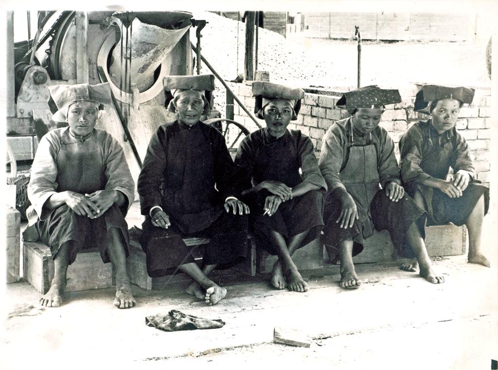 Happy #LabourDay to Samsui women. These pioneer labourers came from the upper Samsui districts of Guandong, China.