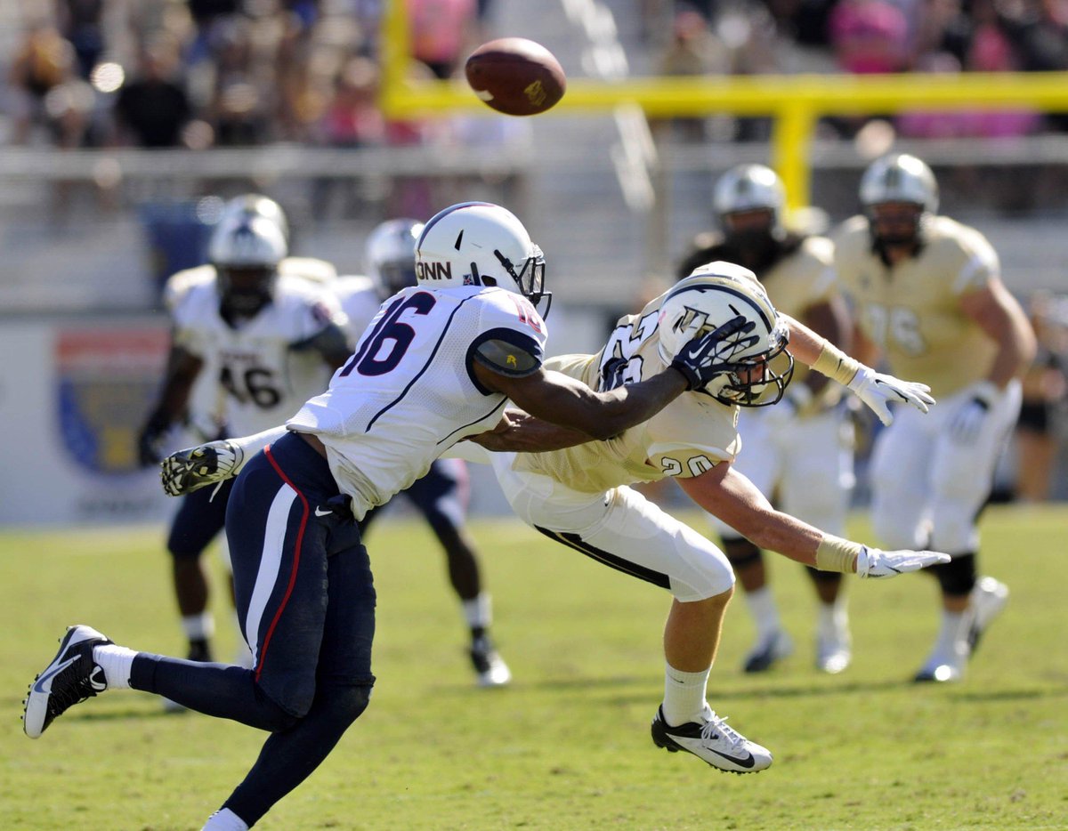 SportsCenter's tweet image. Cowboys select UCONN CB Byron Jones with 27th pick of draft. #DALpick