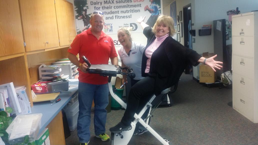 DallasISD_HPE's tweet photo. So excited to have @FitDesk in our office space #brainboost #HeartHealth Thanks for the help! @USGames http://t.co/f0yIFxmkWU