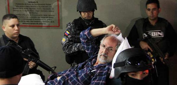 Antonio Ledezma rodeado de esbirros. Estamos con Ud Alcalde.