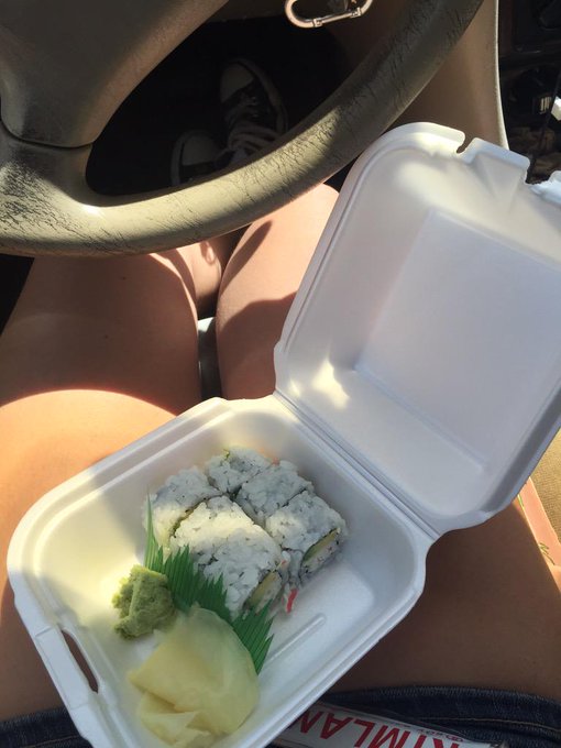 #sushistop ❤️ Cali roll and seaweed salad ? http://t.co/achshqwRqM