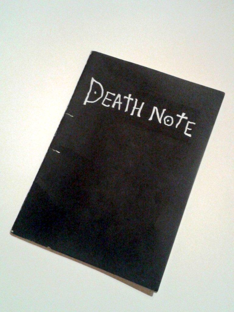 _fandomania's tweet image. DEATH NOTE HECHA A MANO 2€ 
quedan pocas aprovechar! !!!