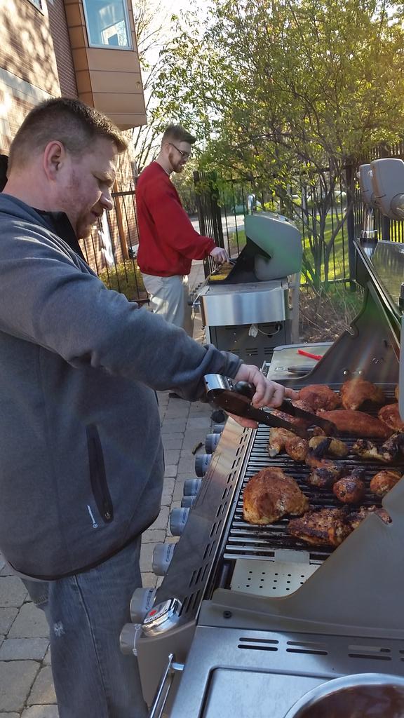 MichaelJ_TGT's tweet photo. #G192givesback #T2081volunteers #R100Dos T2081 grilling@RMHCCNI @Christy_Dani @molly_esche http://t.co/9wHExI3rMr