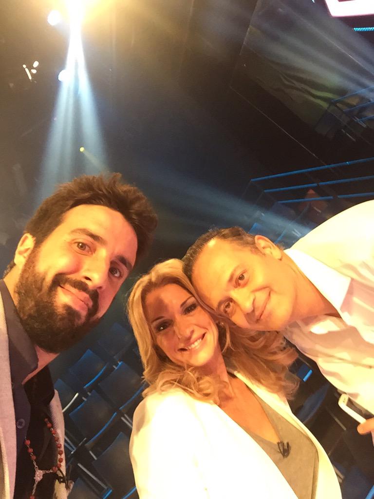 yanilatorre's tweet photo. Listos para el debate #GranHermano2015 http://t.co/keD6vWrKew