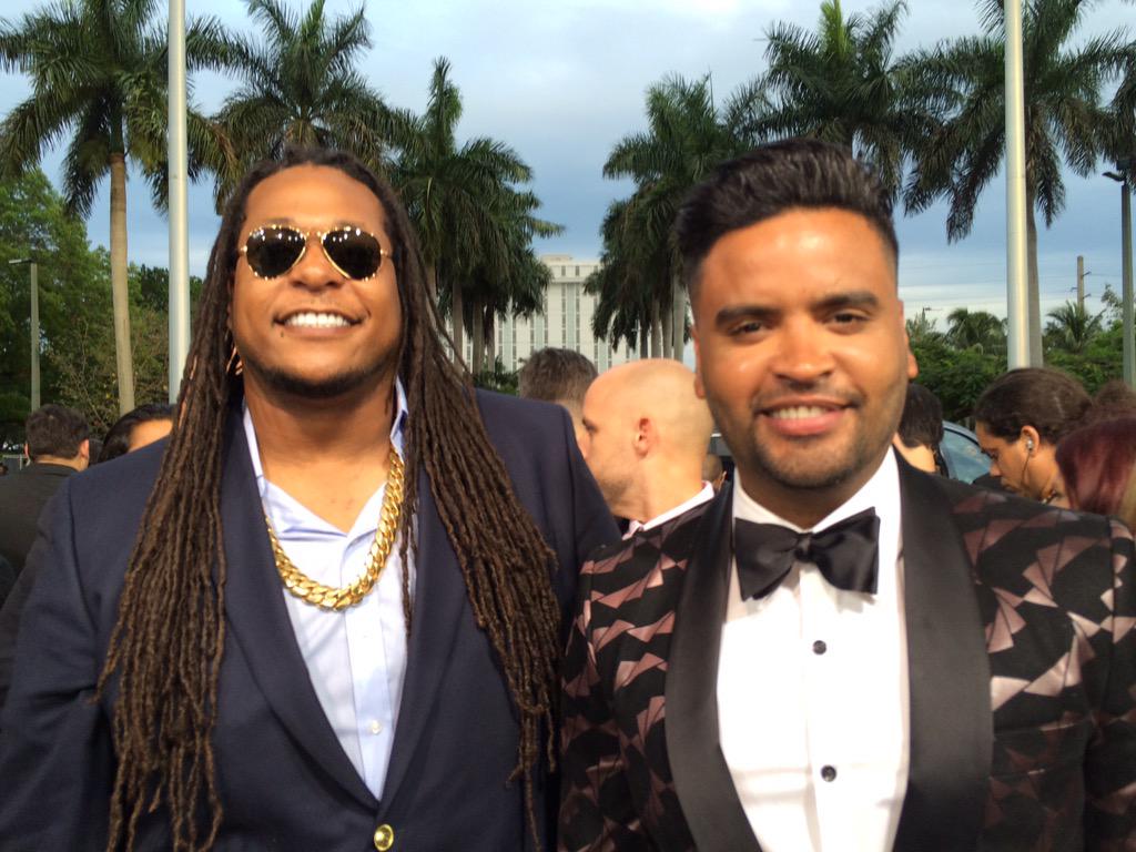 LatinBillboards's tweet photo. ¿Listos para disfrutar de #Billboards2015 junto a @zionylennoxpr? http://t.co/9kHZXD0pUa