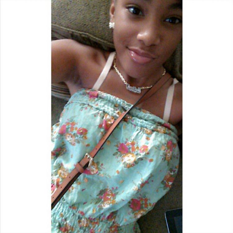 tink_so_fly's tweet photo. Yall follow my sister Tati 💦🔐 
@tati_wcw 🔐👯💟👊🏽👊🏽 http://t.co/AWgyMwy74i