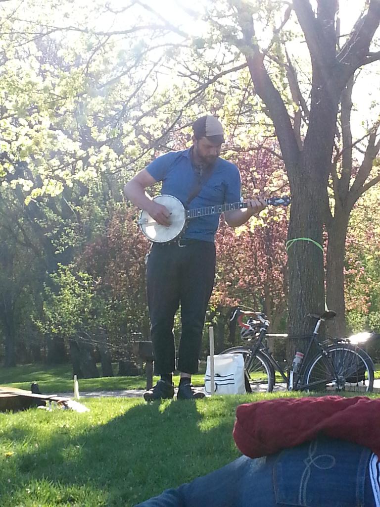 banjobrothers's tweet photo. @Benweavermusic live at Hidden Falls. #riverramble @30daysofbiking Service. Song. Sammies. Next up @kopplins http://t.co/vfQFJA6S9t