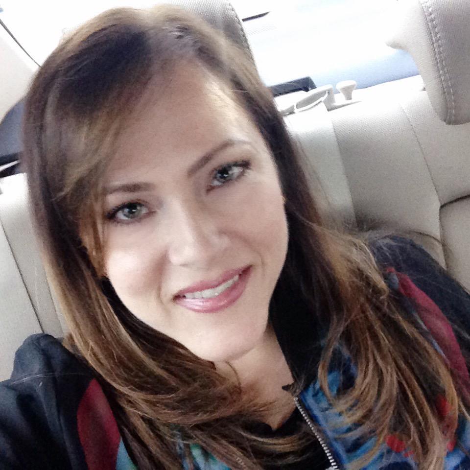 JennMelby's tweet photo. #WhosExcited about taking her #firstuberride? #ThisGirl is! 🍊🚘😝 #uberselfie #firstuber #uber https://t.co/usYccIqdOb http://t.co/uOmxHAXl9g