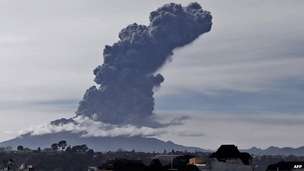 jkaccakj's tweet photo. Chile's #CalbucoVolcano erupts for a third time! 🌋 http://t.co/ON6ZQNKWHn