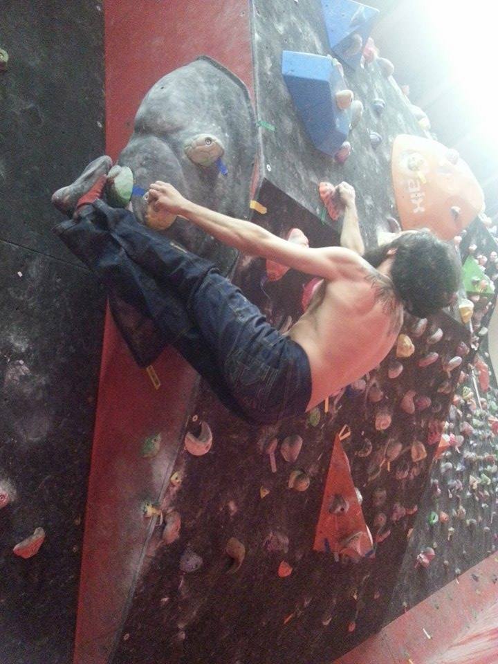 Climb_LA_THUILE's tweet photo. @Climb_LA_THUILE   boulder time!! http://t.co/1wB1AsTh25
