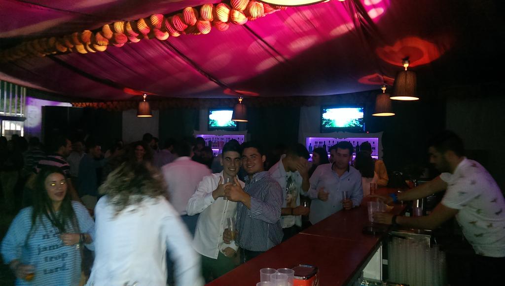 Rolabota's tweet photo. Arrancando motores, con @larola2 @JOSECASTILLO_DJ @JManuelGarfer @ibanez1014 @retrasound @manupanetero @mazantine93 http://t.co/Kyl9UIDZly