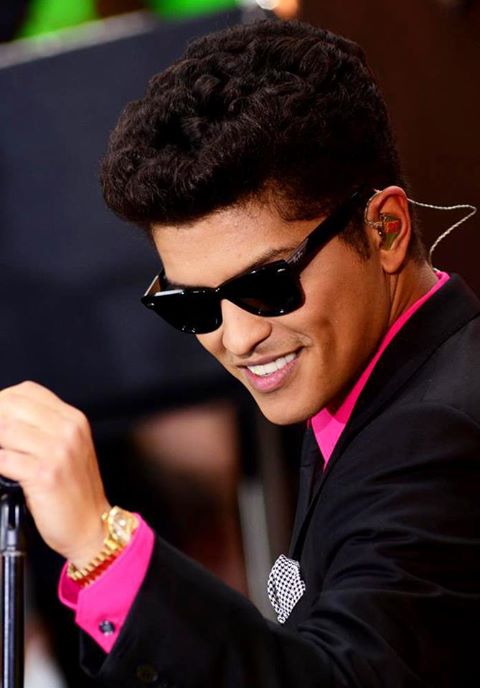fabyvil's tweet photo. #CelebrityAwards2015 BrunoMars  #TalentPure http://t.co/zKiFQIMoLD