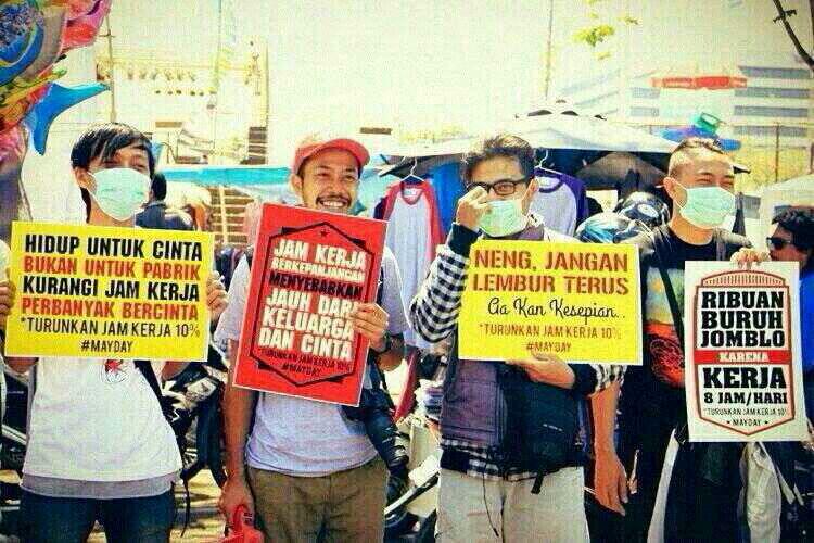 rono_w's tweet photo. Demo dengan cinta @BackpackerINA http://t.co/0MjIUH9sX2
