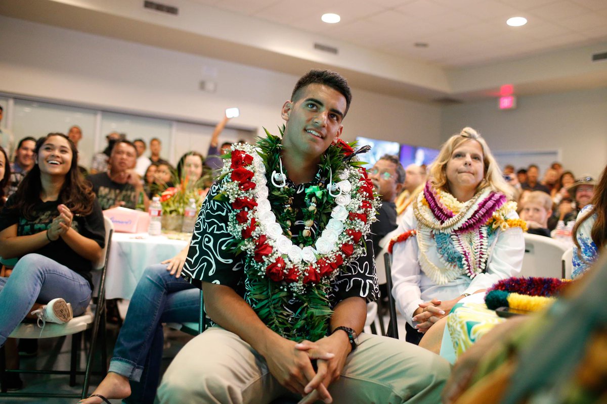 Pac12Recruits's tweet photo. “@GoDucks: Congrats Marcus! Selected with the second overall pick by the Tennessee Titans #ProDucks http://t.co/yjAg7Sbuoi” Congrats @_BT75