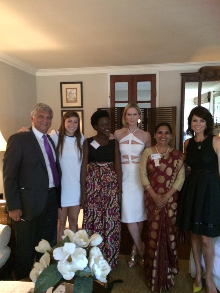 WorldofChildren's tweet photo. Celebrating #RealLifeHeroes with @MarchStephanie and @brookeburke http://t.co/CpuGFDwjRk