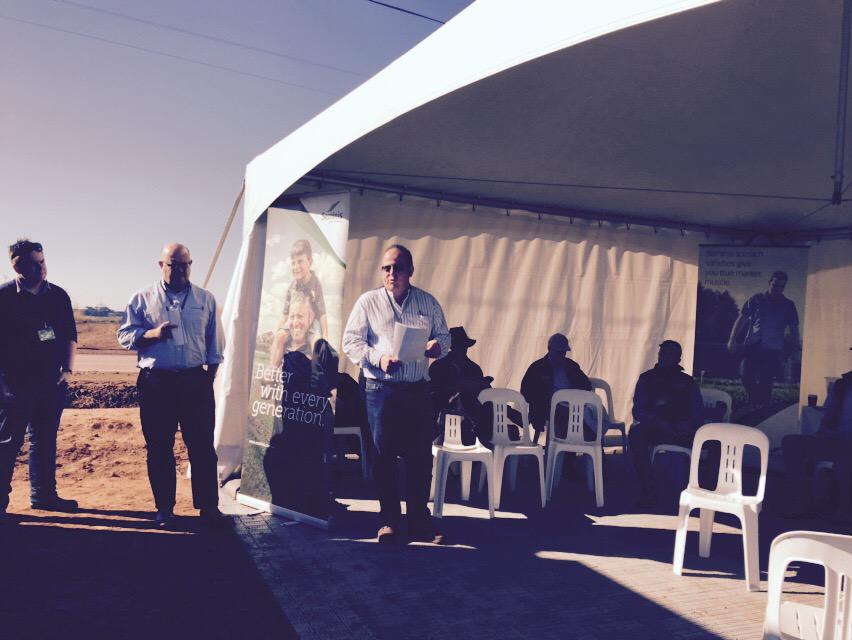 rachel_palumbo_'s tweet photo. @MonsantoVegNews @kkwal w/ AU brassica & leafy growers. New varieties in pipe #betterwitheverygeneration #seminis http://t.co/cLhA7zezQw