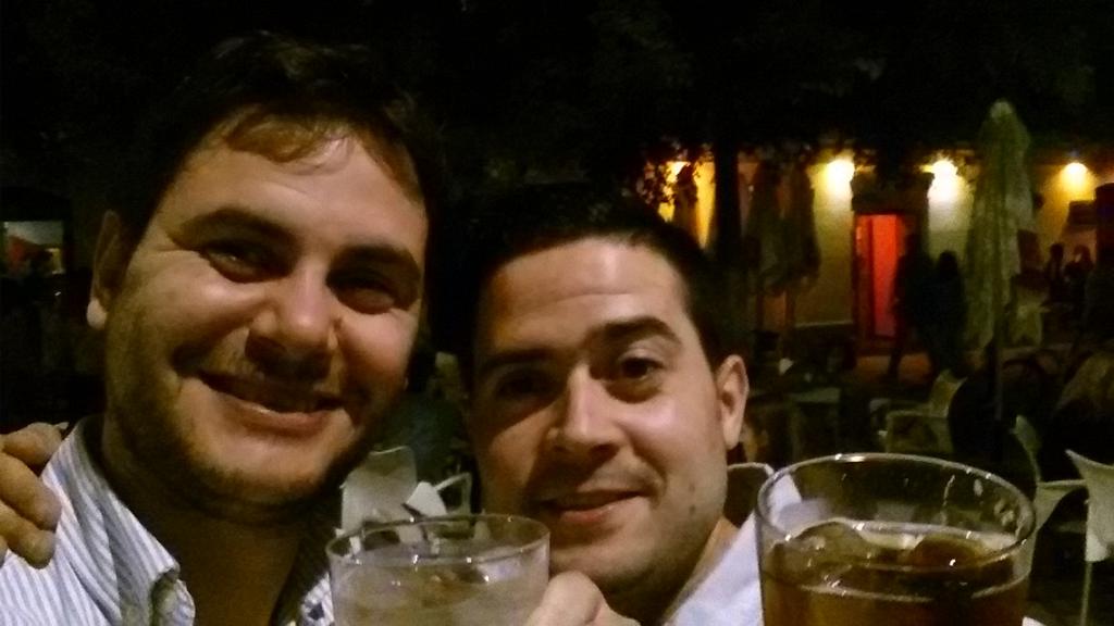 kikemaru's tweet photo. Con mi @JL_Aceituno alamedeando en vísperas de Champions #vamosmisevilla http://t.co/4KVoQOcqxN