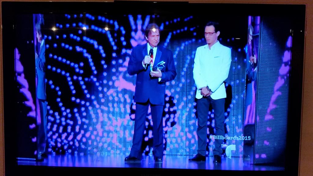 Hamletgarcia17's tweet photo. . @LatinBillboards @Telemundo Felicidades  @robertocarlos eres el mejor  tu musica nos trasporta #LatinBillboards2015 http://t.co/BzvOlVtGj0